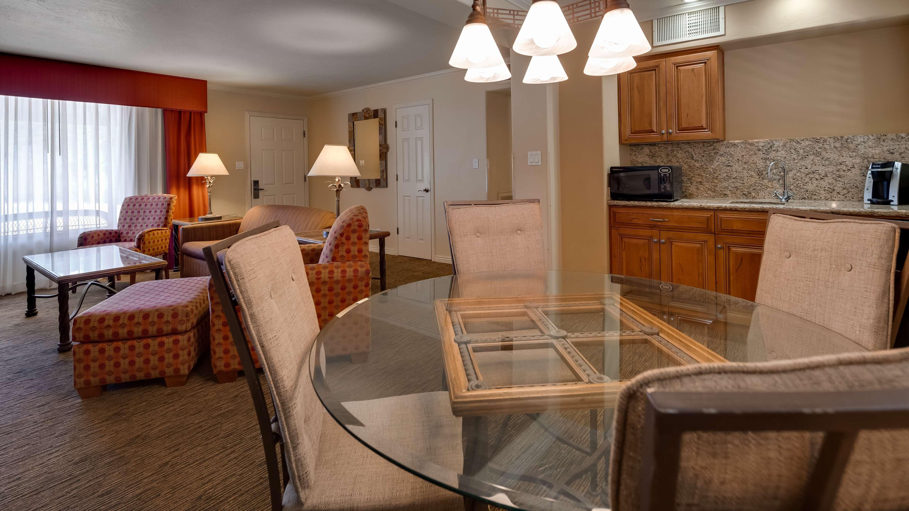 Best Western Plus Arroyo Roble Hotel & Creekside Villas Седона Экстерьер фото